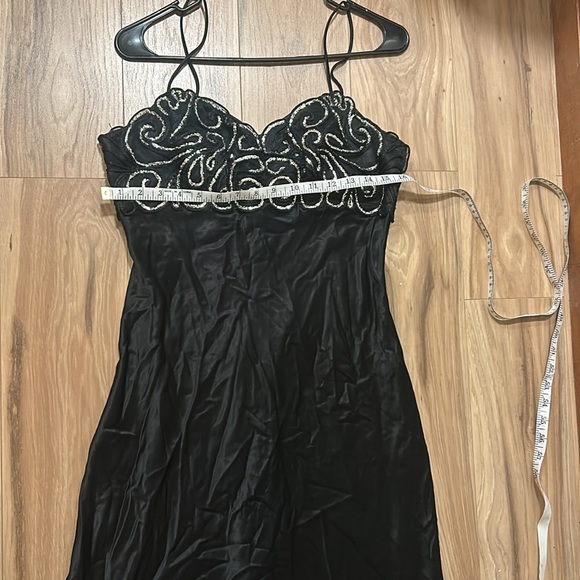 Black sequin long gown satin - Picture 4 of 8